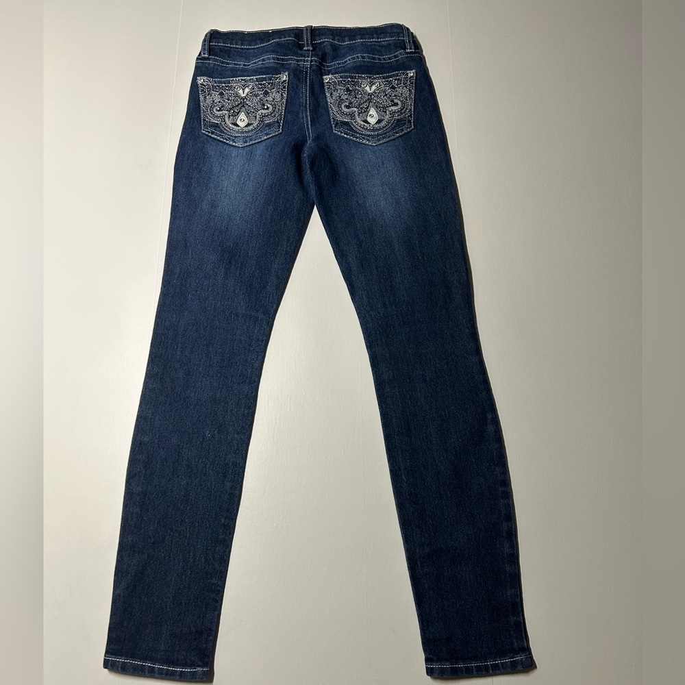 Mudd junior‎ size 3 skinny jeans with bedazzled back pockets low rise